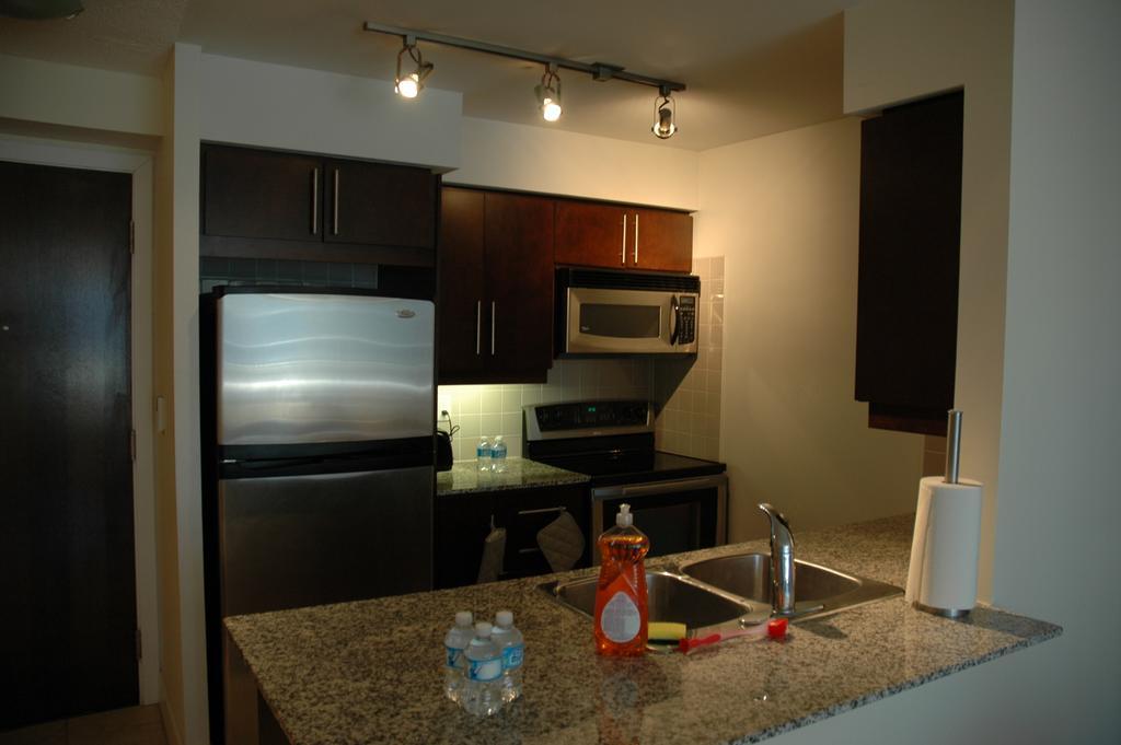 Livingsuites Toronto - 20 Blue Jays Way Exterior foto